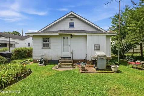 806 Maple Street Elizabeth City NC 27909