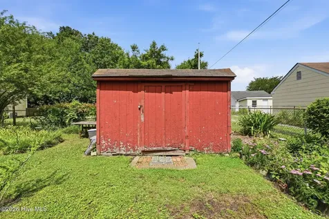806 Maple Street Elizabeth City NC 27909