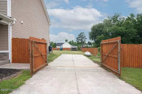 114 Bellchase Drive Jacksonville NC 28540