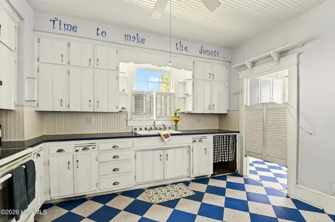 202 N Front Street Hertford NC 27944