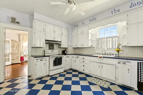 202 N Front Street Hertford NC 27944