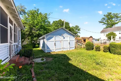 202 N Front Street Hertford NC 27944