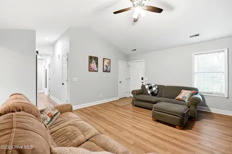 1411 English Court Wilmington NC 28411