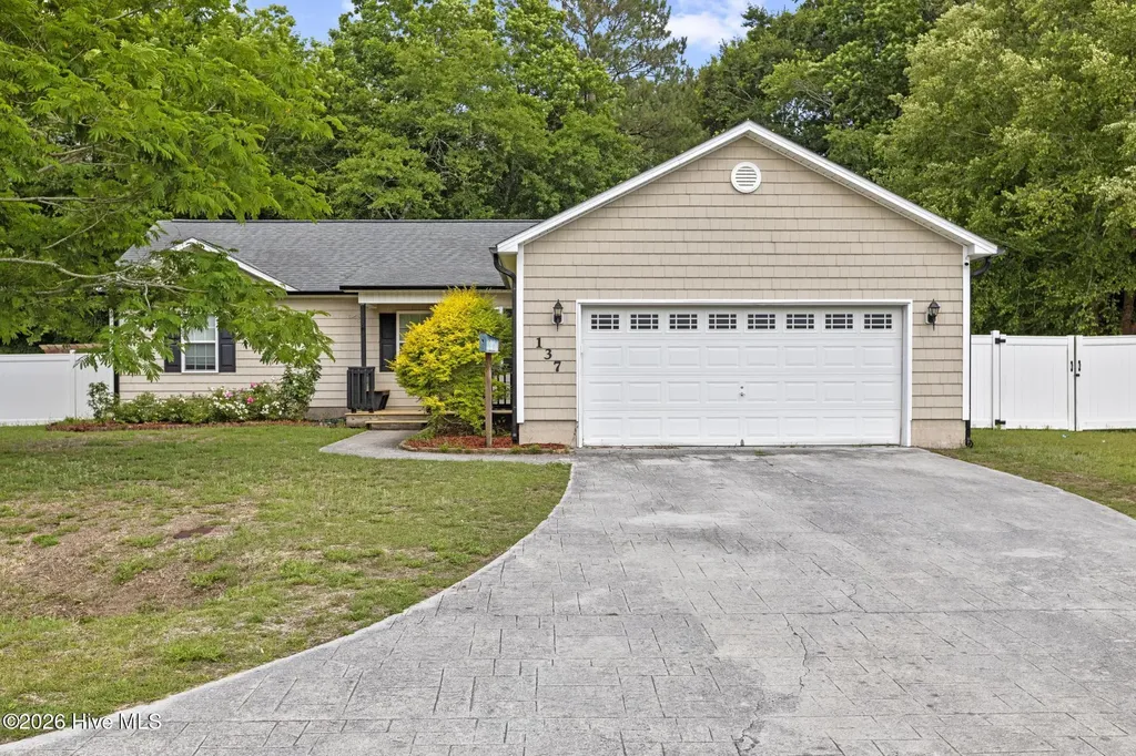 137 Briar Hollow Drive Jacksonville NC 28540