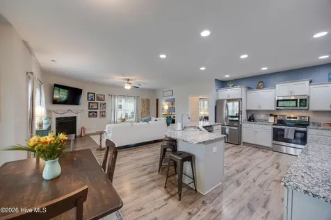 148 W Broughton Lane Rocky Point NC 28457