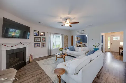 148 W Broughton Lane Rocky Point NC 28457
