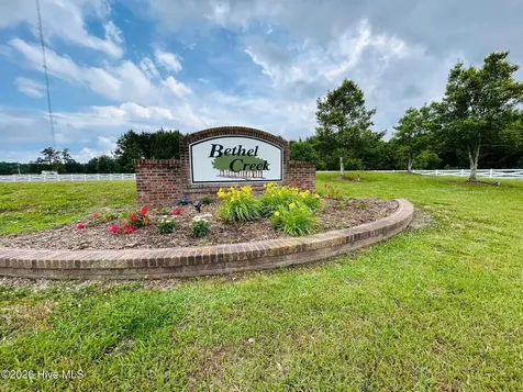 38 Calm Harbor Street Hertford NC 27944