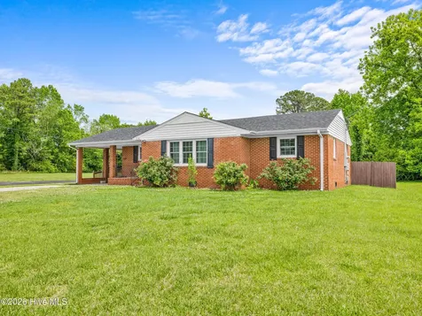 114 Country Club Road Jacksonville NC 28546