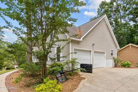 255 W Hedgelawn Way Southern Pines NC 28387