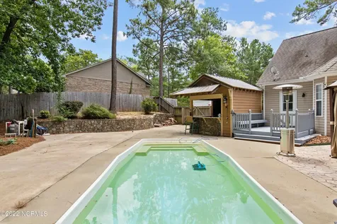 255 W Hedgelawn Way Southern Pines NC 28387