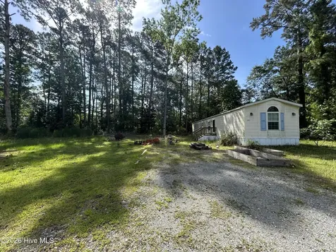 142 High Bluff Trail Hubert NC 28539