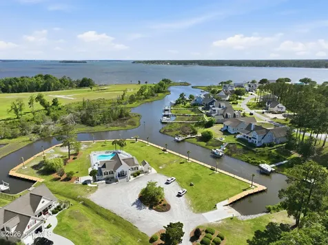 303 Duck Haven Swansboro NC 28584