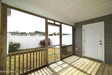 202 Lanieve Court Hubert NC 28539
