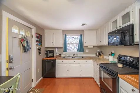 2313 Avery Street Morehead City NC 28557