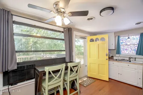 2313 Avery Street Morehead City NC 28557