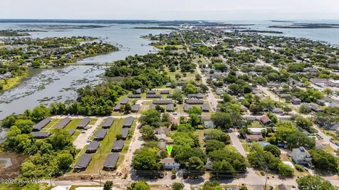 2313 Avery Street Morehead City NC 28557