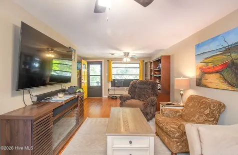2313 Avery Street Morehead City NC 28557