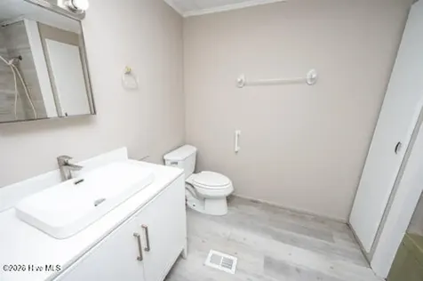 176 W Pine Street New Bern NC 28560