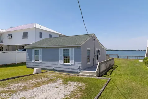 201 Riverside Drive Sneads Ferry NC 28460