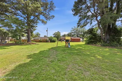 1813 Fearing Avenue Elizabeth City NC 27909