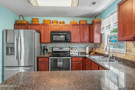 28 Jasmine Lane Jacksonville NC 28546