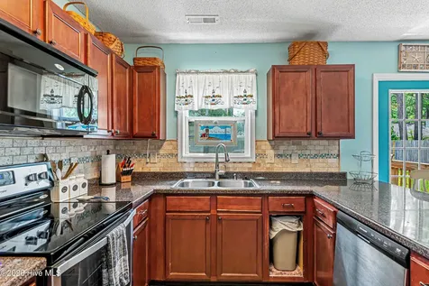 28 Jasmine Lane Jacksonville NC 28546