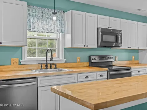 305 Rivers Edge Court Jacksonville NC 28540