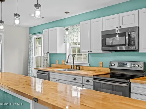 305 Rivers Edge Court Jacksonville NC 28540