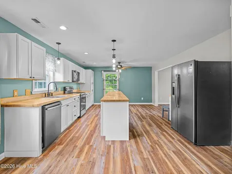 305 Rivers Edge Court Jacksonville NC 28540