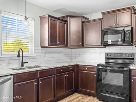 205 Tappi Terrace Hubert NC 28539