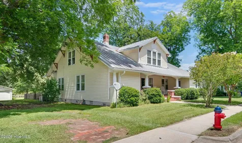 206 W Foy Street Richlands NC 28574