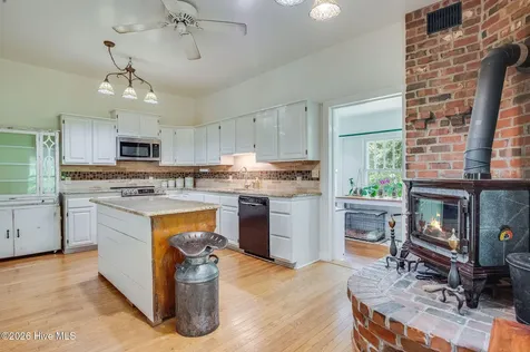 206 W Foy Street Richlands NC 28574