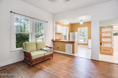 206 W Foy Street Richlands NC 28574