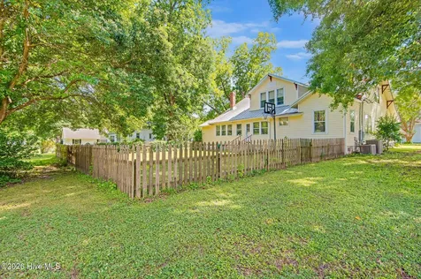 206 W Foy Street Richlands NC 28574