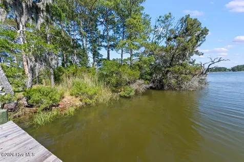 102 Crows Nest Street Oriental NC 28571