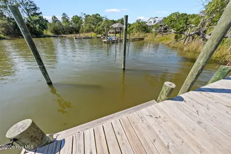 102 Crows Nest Street Oriental NC 28571