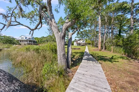 102 Crows Nest Street Oriental NC 28571