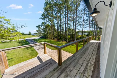 102 Crows Nest Street Oriental NC 28571
