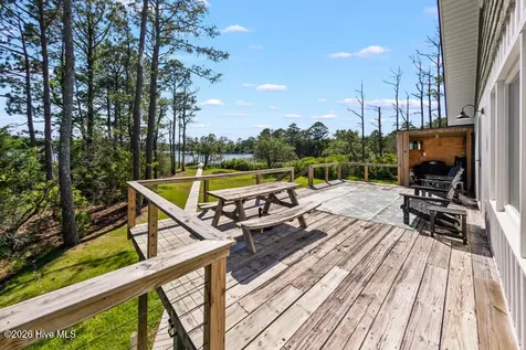 102 Crows Nest Street Oriental NC 28571