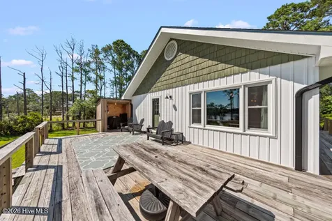 102 Crows Nest Street Oriental NC 28571