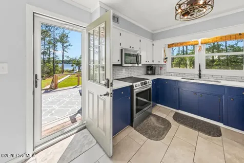 102 Crows Nest Street Oriental NC 28571
