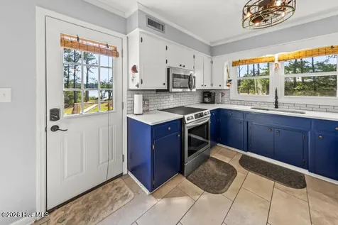 102 Crows Nest Street Oriental NC 28571