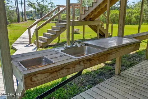 102 Crows Nest Street Oriental NC 28571