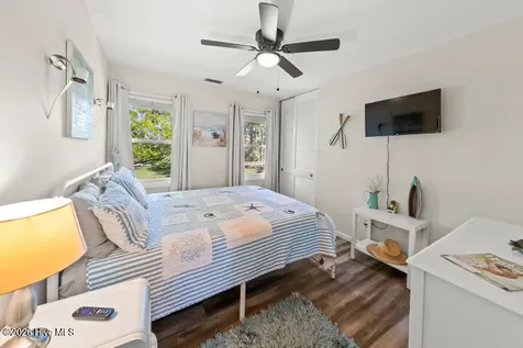 102 Crows Nest Street Oriental NC 28571