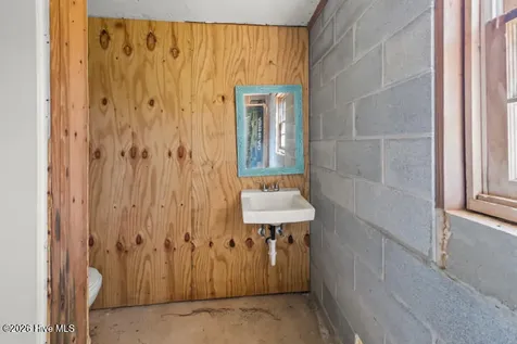 102 Crows Nest Street Oriental NC 28571