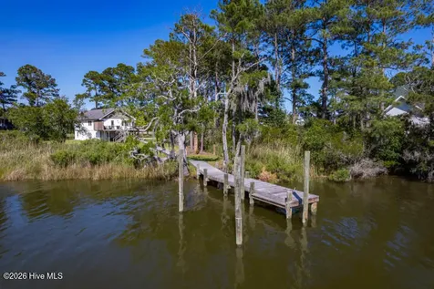 102 Crows Nest Street Oriental NC 28571