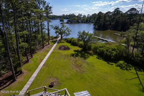 102 Crows Nest Street Oriental NC 28571