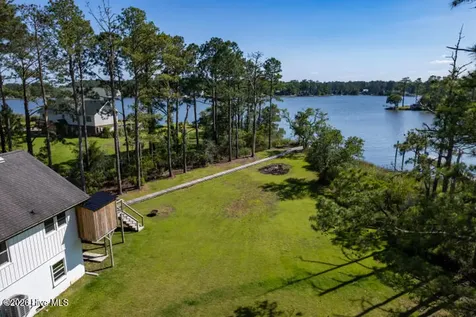 102 Crows Nest Street Oriental NC 28571