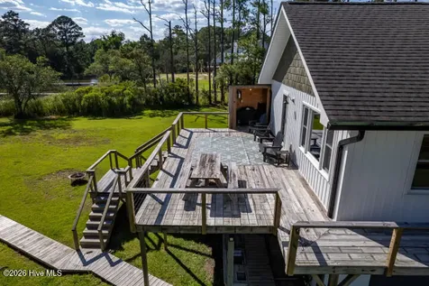 102 Crows Nest Street Oriental NC 28571