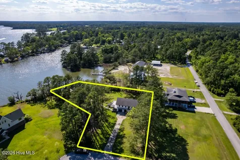 102 Crows Nest Street Oriental NC 28571